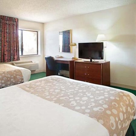 Norwood Inn & Suites Indianapolis East Post Drive Екстериор снимка