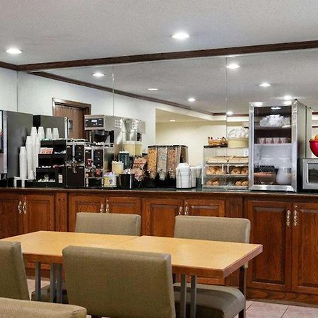 Norwood Inn & Suites Indianapolis East Post Drive Екстериор снимка