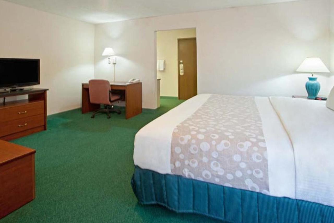 Norwood Inn & Suites Indianapolis East Post Drive Екстериор снимка