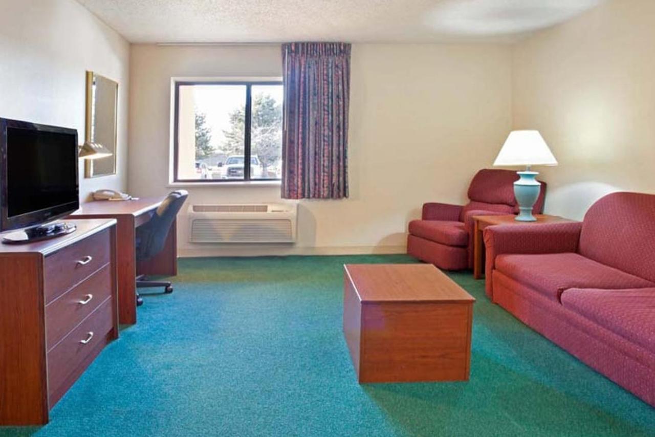 Norwood Inn & Suites Indianapolis East Post Drive Екстериор снимка