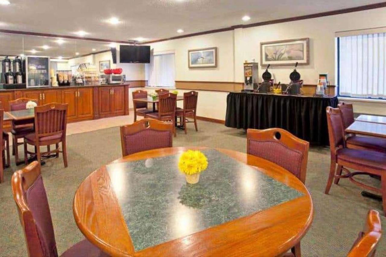 Norwood Inn & Suites Indianapolis East Post Drive Екстериор снимка
