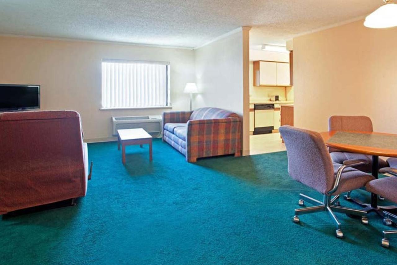 Norwood Inn & Suites Indianapolis East Post Drive Екстериор снимка