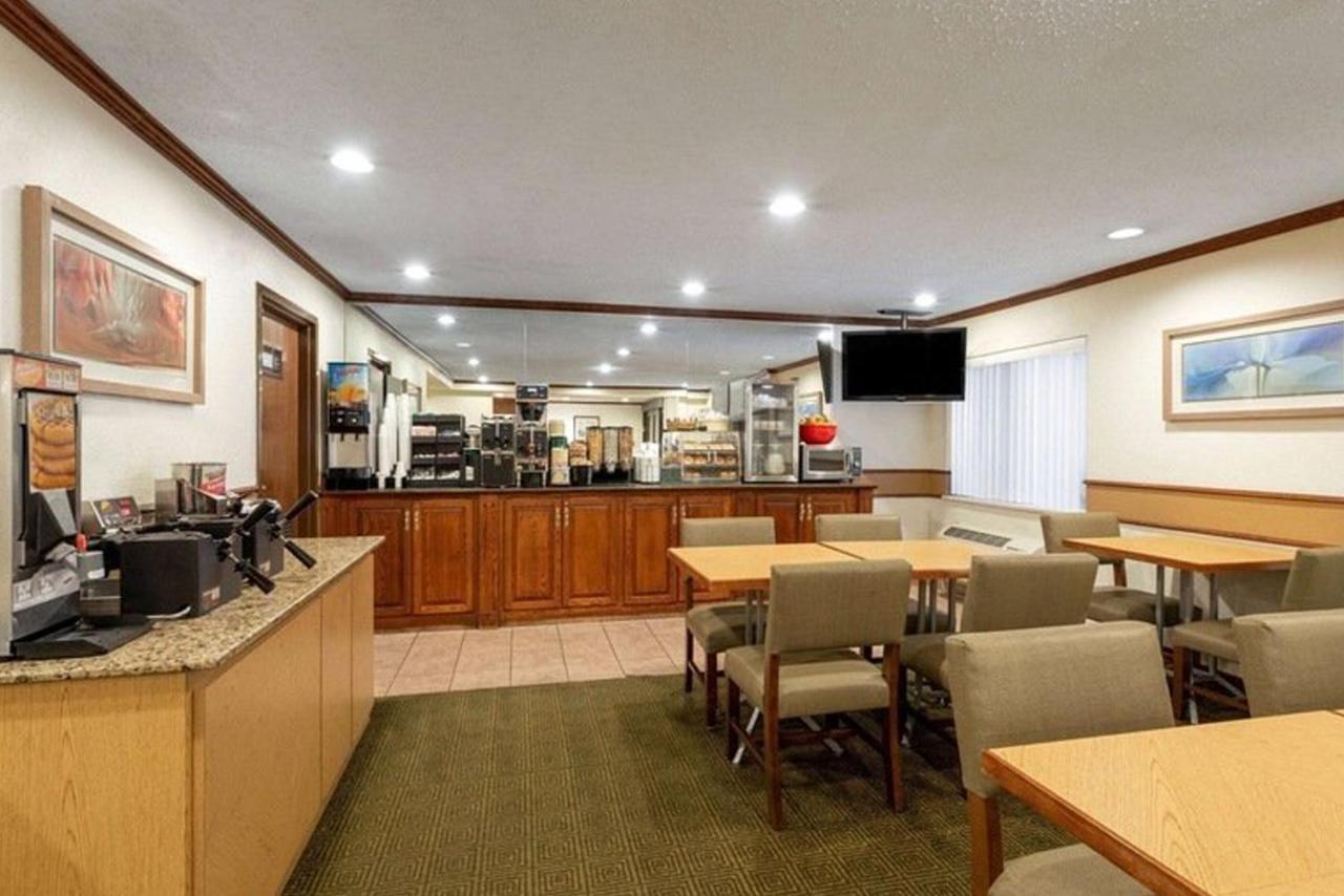 Norwood Inn & Suites Indianapolis East Post Drive Екстериор снимка