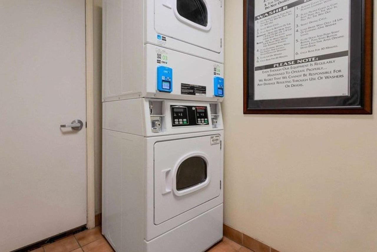 Norwood Inn & Suites Indianapolis East Post Drive Екстериор снимка