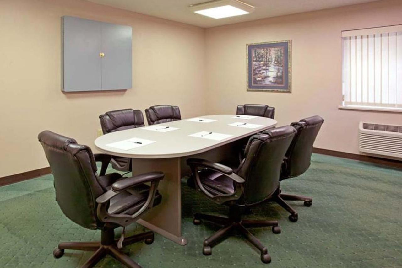 Norwood Inn & Suites Indianapolis East Post Drive Екстериор снимка