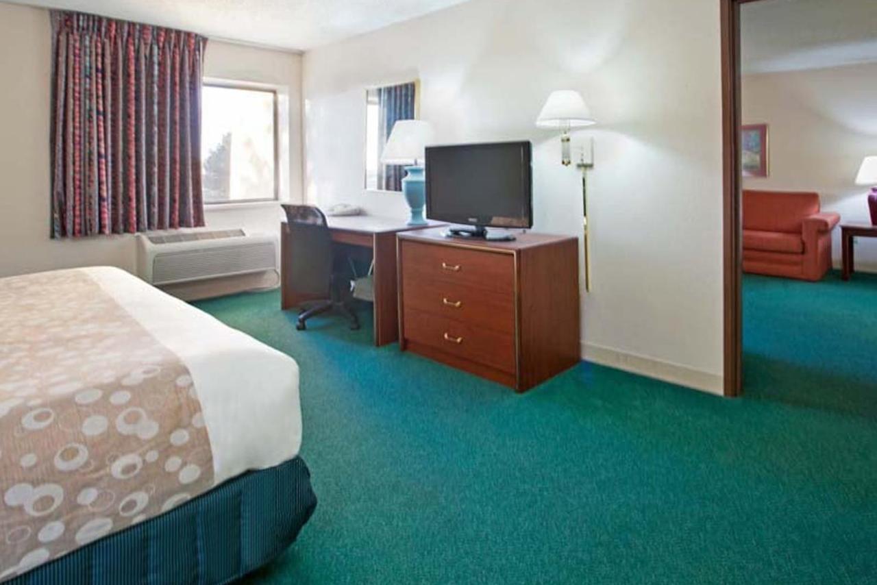 Norwood Inn & Suites Indianapolis East Post Drive Екстериор снимка