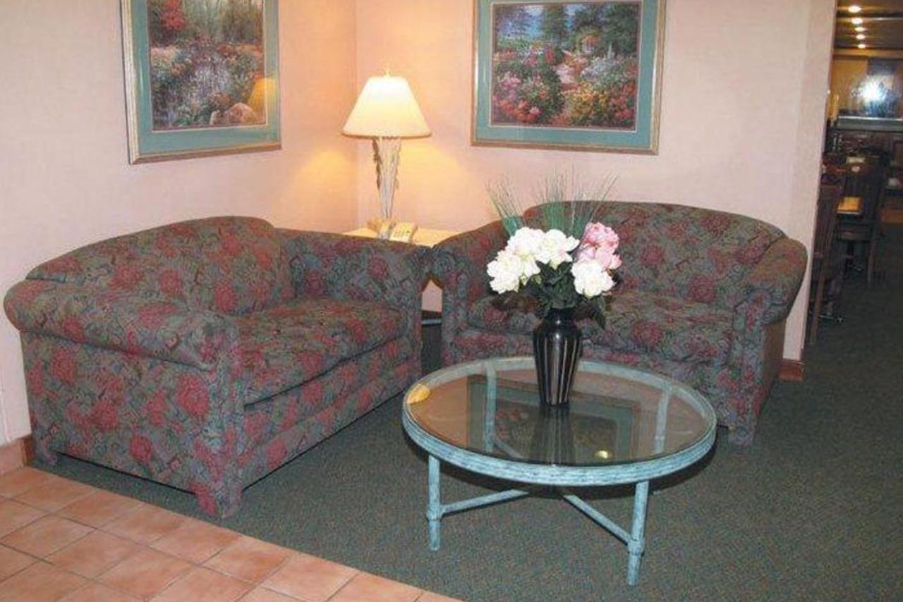 Norwood Inn & Suites Indianapolis East Post Drive Екстериор снимка