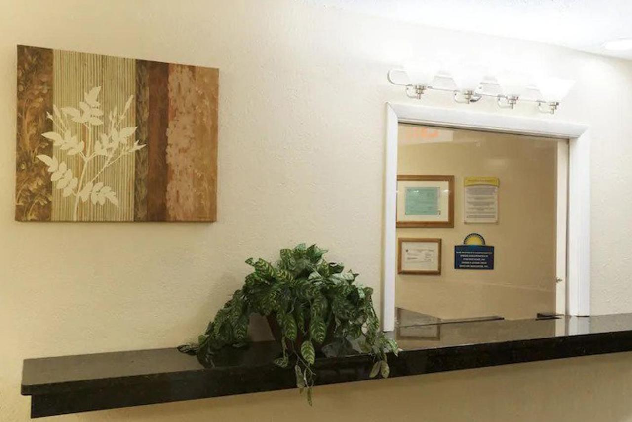 Norwood Inn & Suites Indianapolis East Post Drive Екстериор снимка